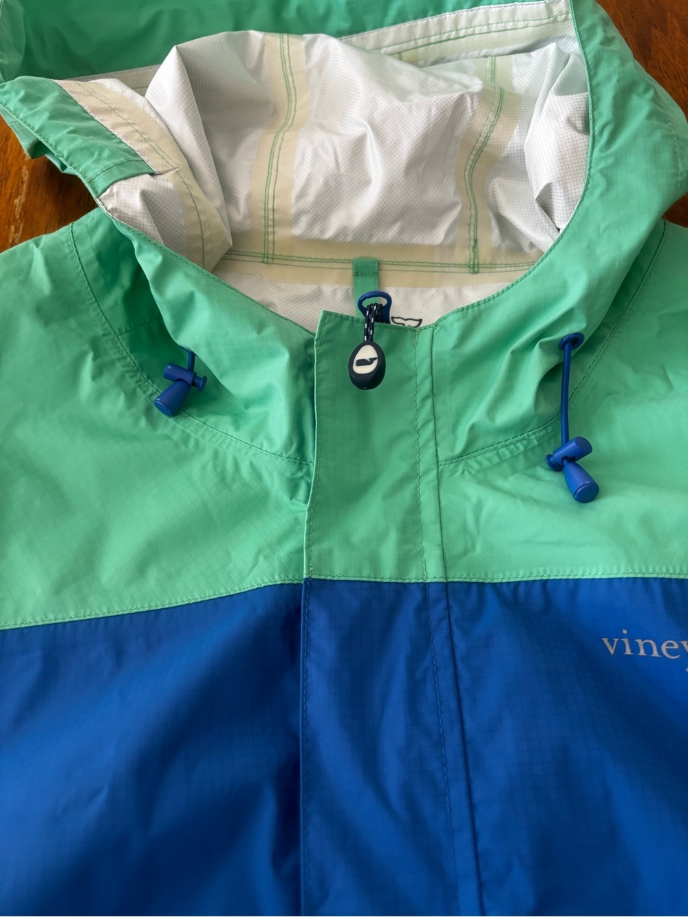 Vineyard Vines Men’s Colorblock Hooded Windbreaker Jacket - Green/Blue/Red - Picture 4 of 7